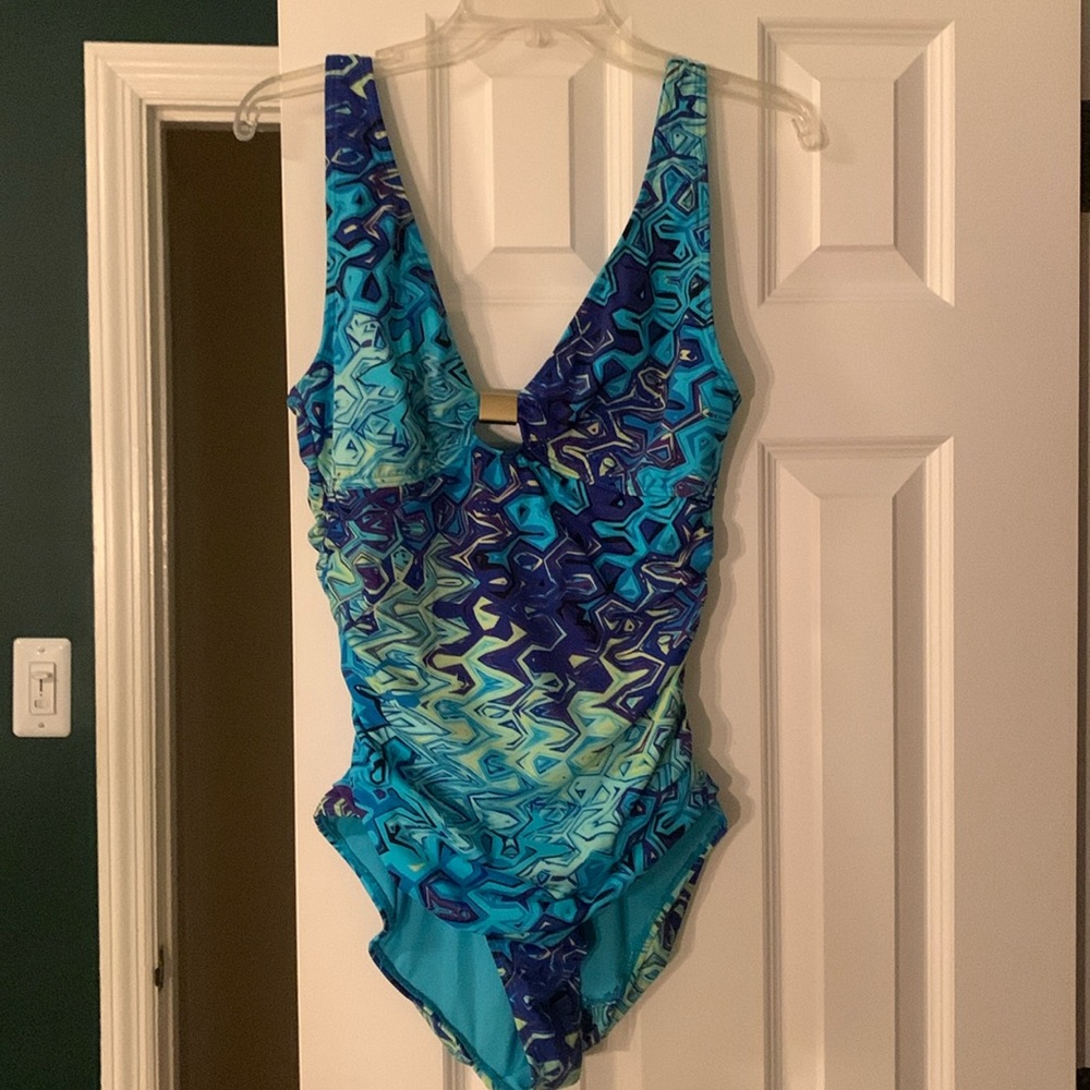 Jantzen - Size 12 one piece keyhole top